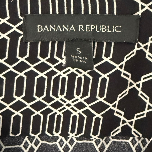 Banana Republic Women’s Black & cream Pattern Button up Blouse Small - Picture 4 of 13